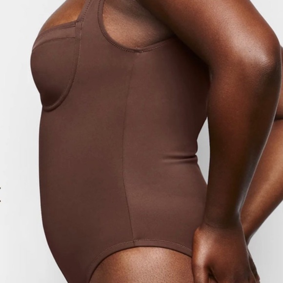 Skims Signature Swim Underwire Shaping One Piece - Picture 3 of 4